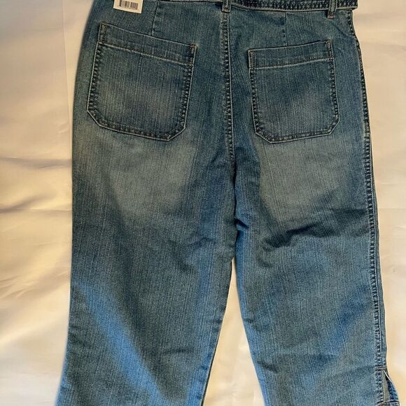 Gloria Vanderbilt Capris - Picture 3 of 3